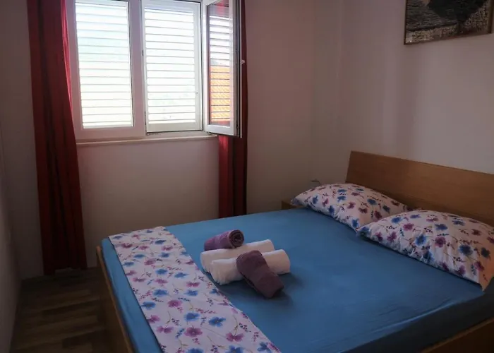 Loncarevic * Hvar Town